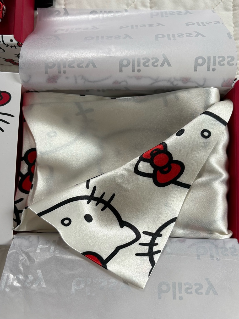 Hello Kitty x Blissy 100% Mulberry Silk Pillowcase & Scrunchie Haircare Bundle - Picture 5 of 6